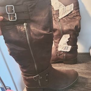 Brown style jackal boots brand new!!